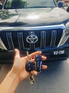 Làm chìa khóa gập xe Toyota Land Prado 2016 - Zalo phục vụ tận nơi 0905839046